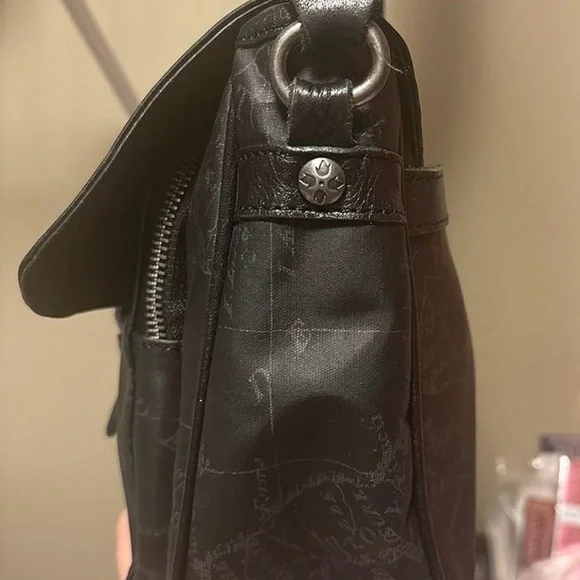Patricia Nash black crossbody purse. Several compartments. Very versatile - Picture 6 of 10